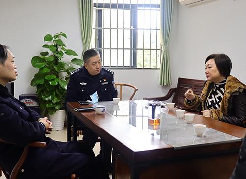 加强党建共建，亲昵警企关系